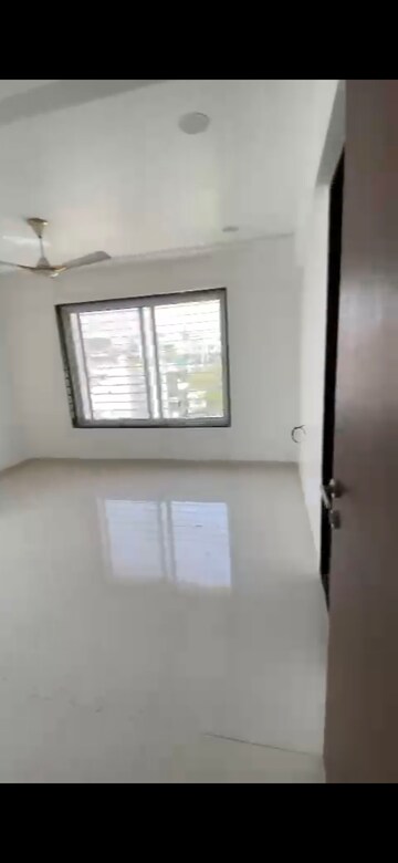 Room in 3 BHK Apartment at Bhujbal Township, Kothrud – for Rent