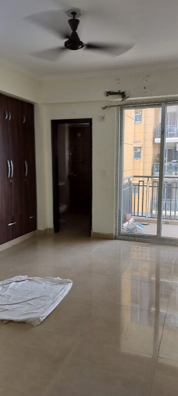 Room in 2 BHK Apartment at Signature Global Proxima, Sector 89 – for Rent