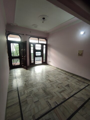 Room in 3 BHK Independent House at Sector 7 – for Rent
