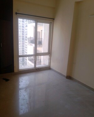 Room in 3 BHK Apartment at Antriksh Golf View, Sector 78 – for Sale