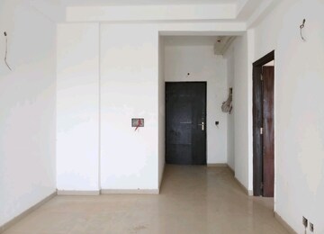 Room in 3 BHK Apartment at Antriksh Golf View, Sector 78 – for Sale