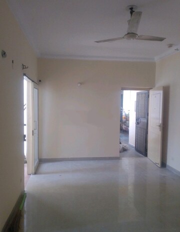 Room in 3 BHK Apartment at Antriksh Golf View, Sector 78 – for Sale