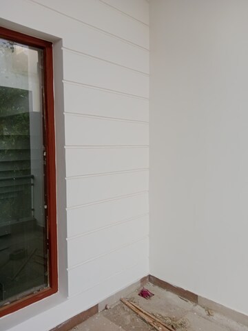 Room in 2 BHK Builder Floor at Sector 7 – for Rent