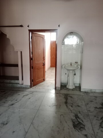 Building Lobby in 3 BHK Builder Floor at Sector 18 – for Rent