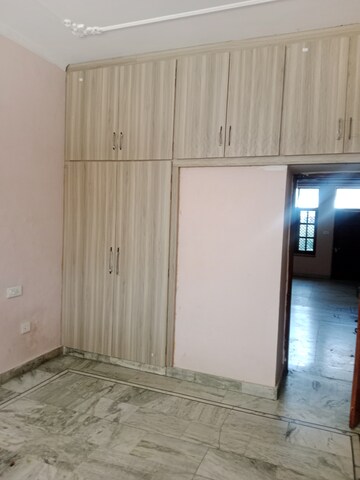 Room in 3 BHK Builder Floor at Sector 18 – for Rent