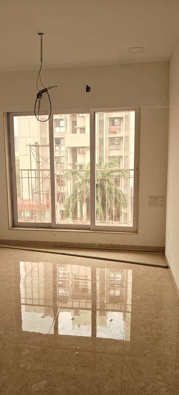 Room in 3 BHK Apartment at Naman Habitat, Andheri West – for Rent