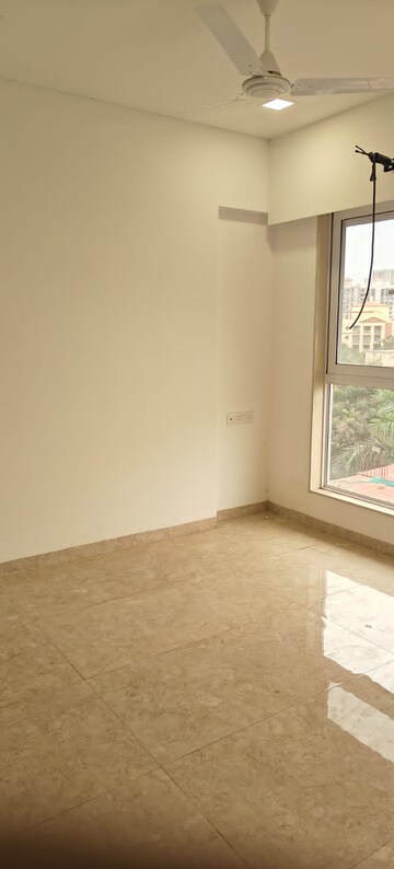 Room in 3 BHK Apartment at Naman Habitat, Andheri West – for Rent