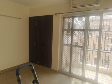 Room in 2 BHK Apartment at RWA Apartments Sector 41, Sector 41 – for Rent