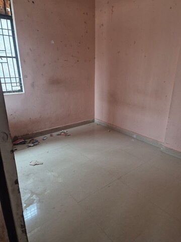 Room in 1.5 BHK Apartment at Sector 10 Greater Noida – for Sale