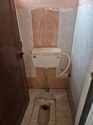 Bathroom in 1.5 BHK Apartment at Sector 10 Greater Noida – for Sale
