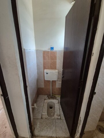 Master Bedroom in 1.5 BHK Apartment at Sector 10 Greater Noida – for Sale