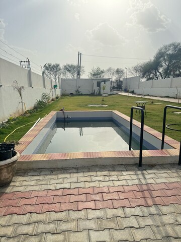 Swimming Pool in 2.5 BHK Villa at Pataudi Road – for Rent