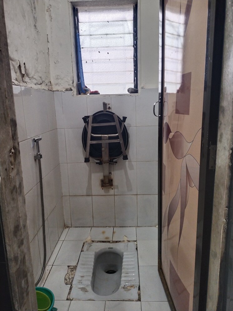 Bathroom, nagesh-tower 1 Bedroom 500 Sq.Ft. Apartment In Vishnu Nagar Thane 8715098