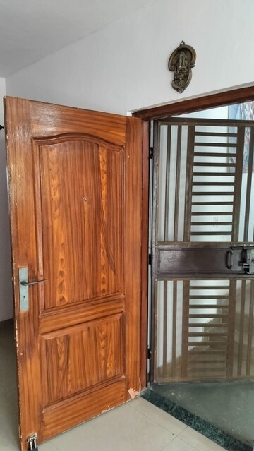 Furnished Amenities in 3 BHK Apartment at Sector 84 – for Rent