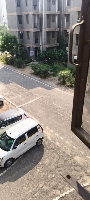 Parking in 1 BHK Apartment at Sector 10 Greater Noida – for Sale