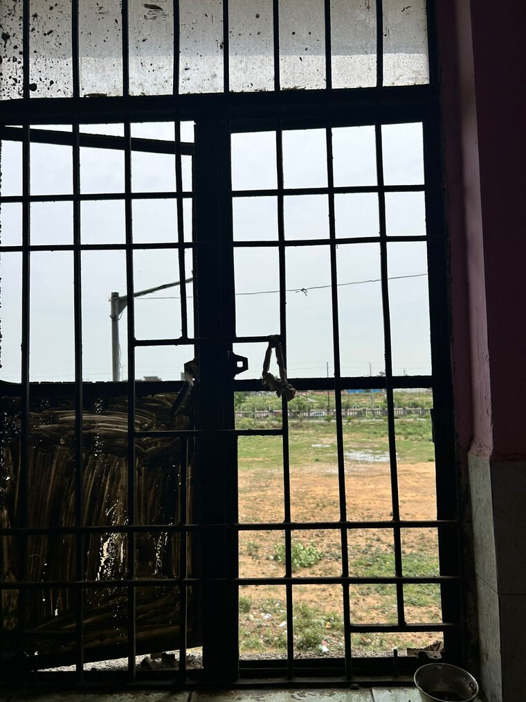 Room, sector 10 greater noida 1 Bedroom 375 Sq.Ft. Apartment In Sector 10 Greater Noida Greater Noida 8715122