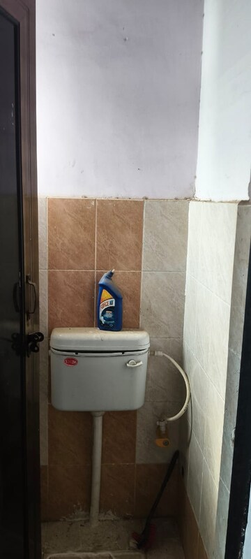 Bathroom in 1 BHK Apartment at Sector 10 Greater Noida – for Rent