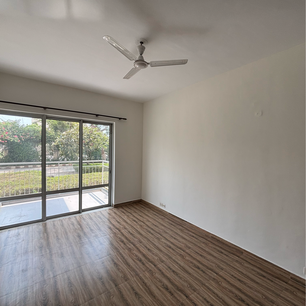 2 BHK + Servant Room Apartment For Rent in BPTP Park Prime