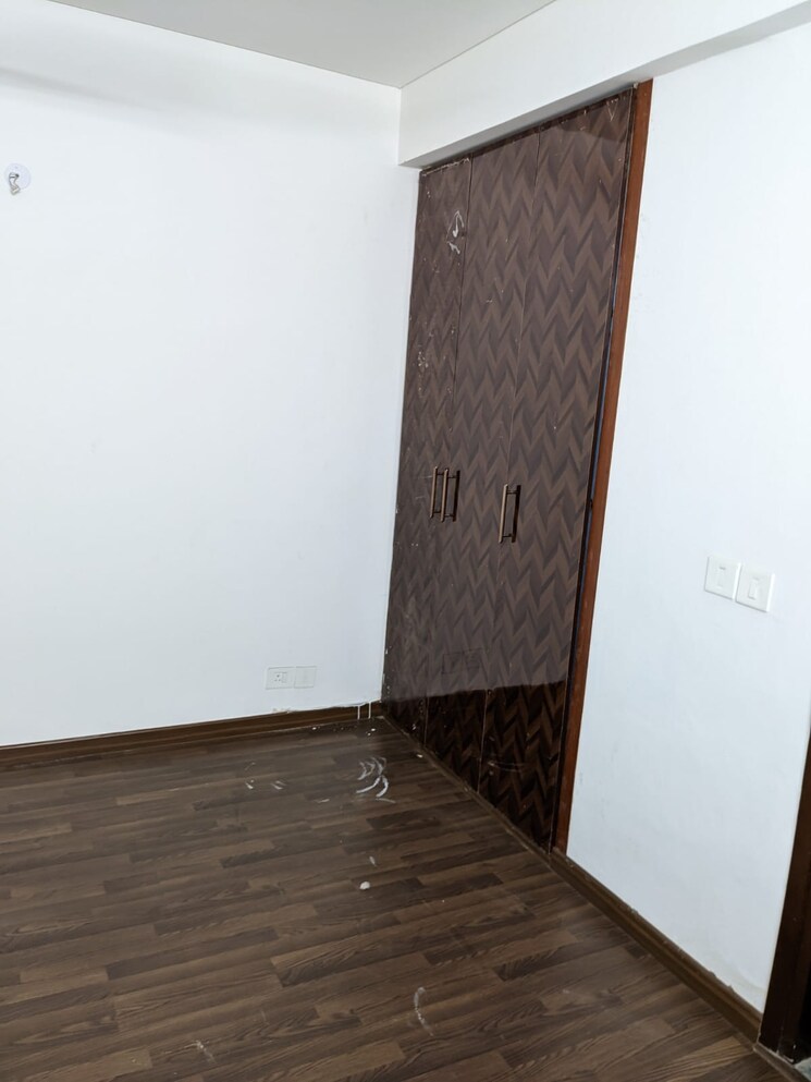 Room, bptp-parkland 3 Bedroom 250 Sq.Yd. Builder Floor In Sector 75 Faridabad 8715223