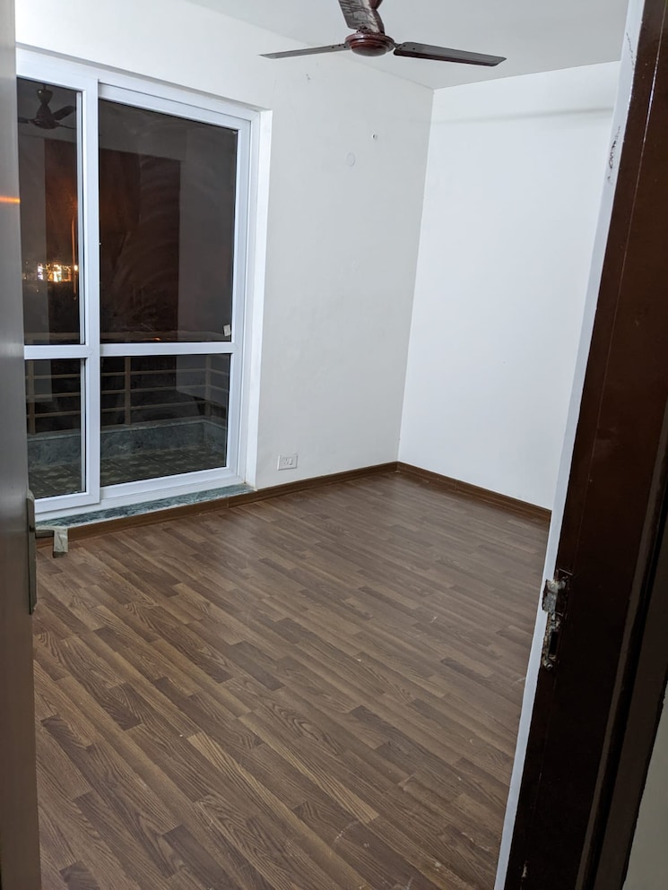 Room, bptp-parkland 3 Bedroom 250 Sq.Yd. Builder Floor In Sector 75 Faridabad 8715223