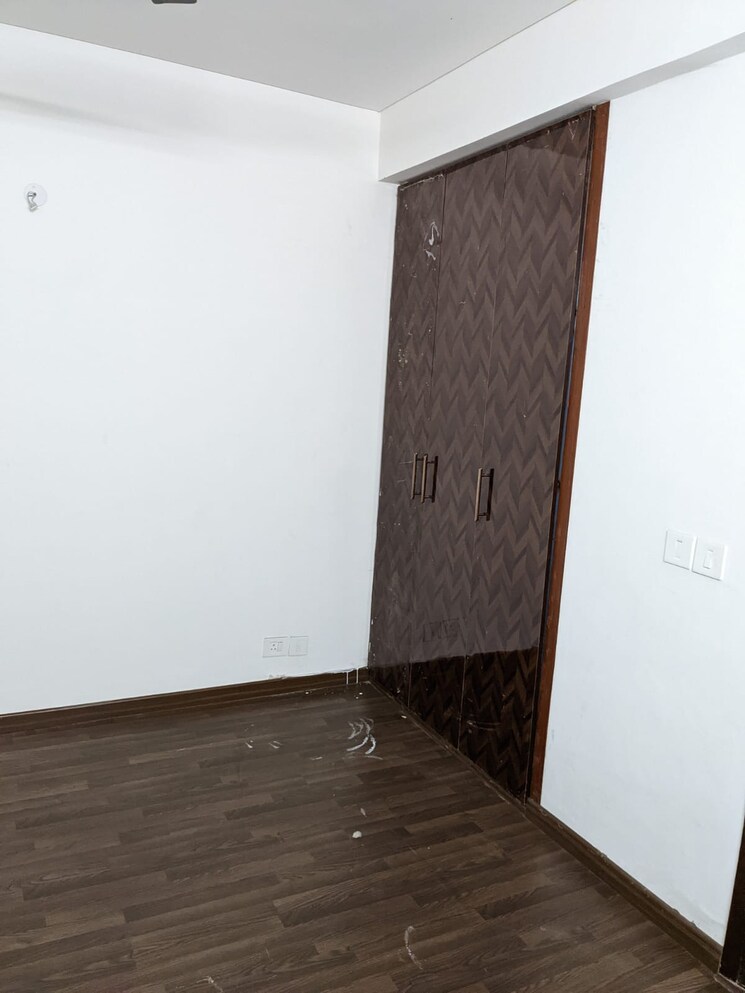 Room, bptp-parkland 3 Bedroom 250 Sq.Yd. Builder Floor In Sector 75 Faridabad 8715223