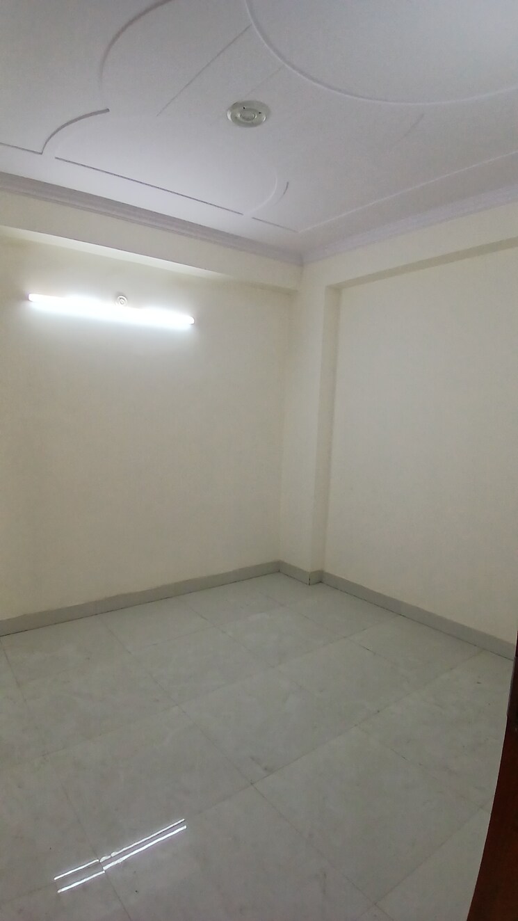 Room, zakir nagar 3 Bedroom 900 Sq.Ft. Apartment In Zakir Nagar Delhi 8715285