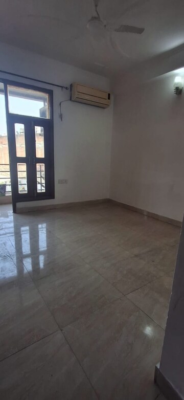 Room in 2 BHK Builder Floor at Saket – for Rent