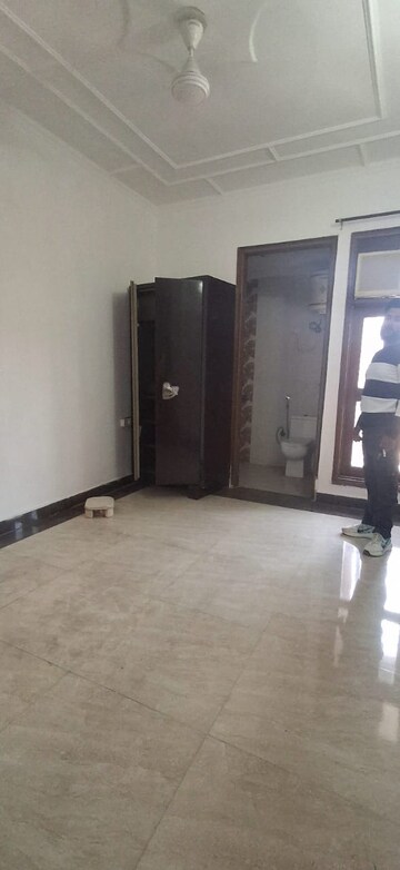 Room in 2 BHK Builder Floor at Saket – for Rent