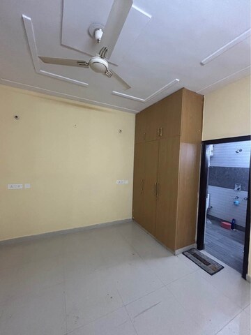 Room in 2 BHK Builder Floor at Sector 9 – for Rent