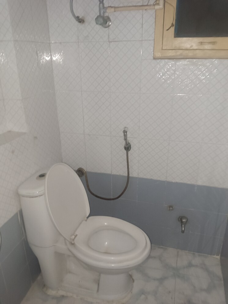 Bathroom, telecom-city 3.5 Bedroom 1700 Sq.Ft. Apartment In Sector 62 Noida 8715351