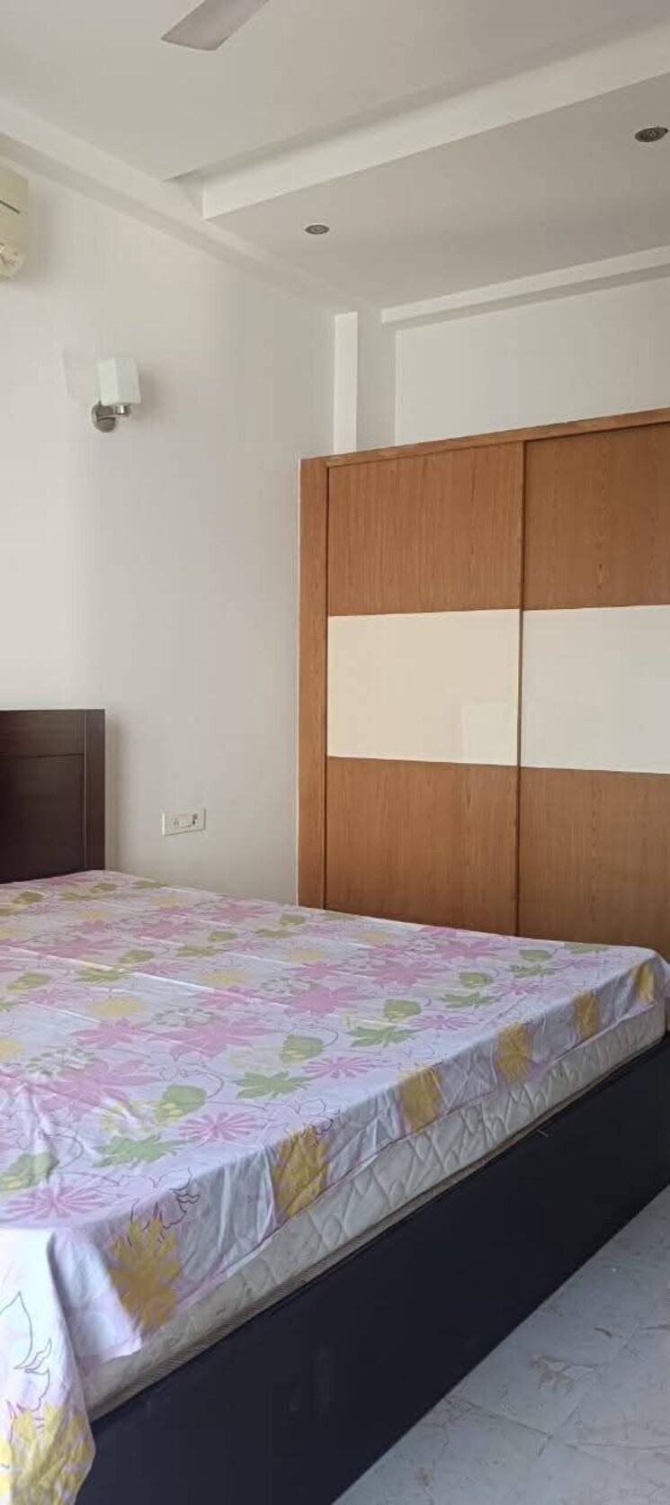 Room, sector 9 3 Bedroom 249 Sq.Yd. Builder Floor In Sector 9 Gurgaon 8715346