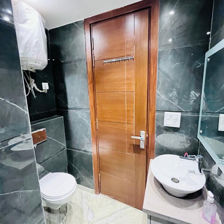 Bathroom, jangpura 3 Bedroom 900 Sq.Ft. Builder Floor In Jangpura Delhi 8715375