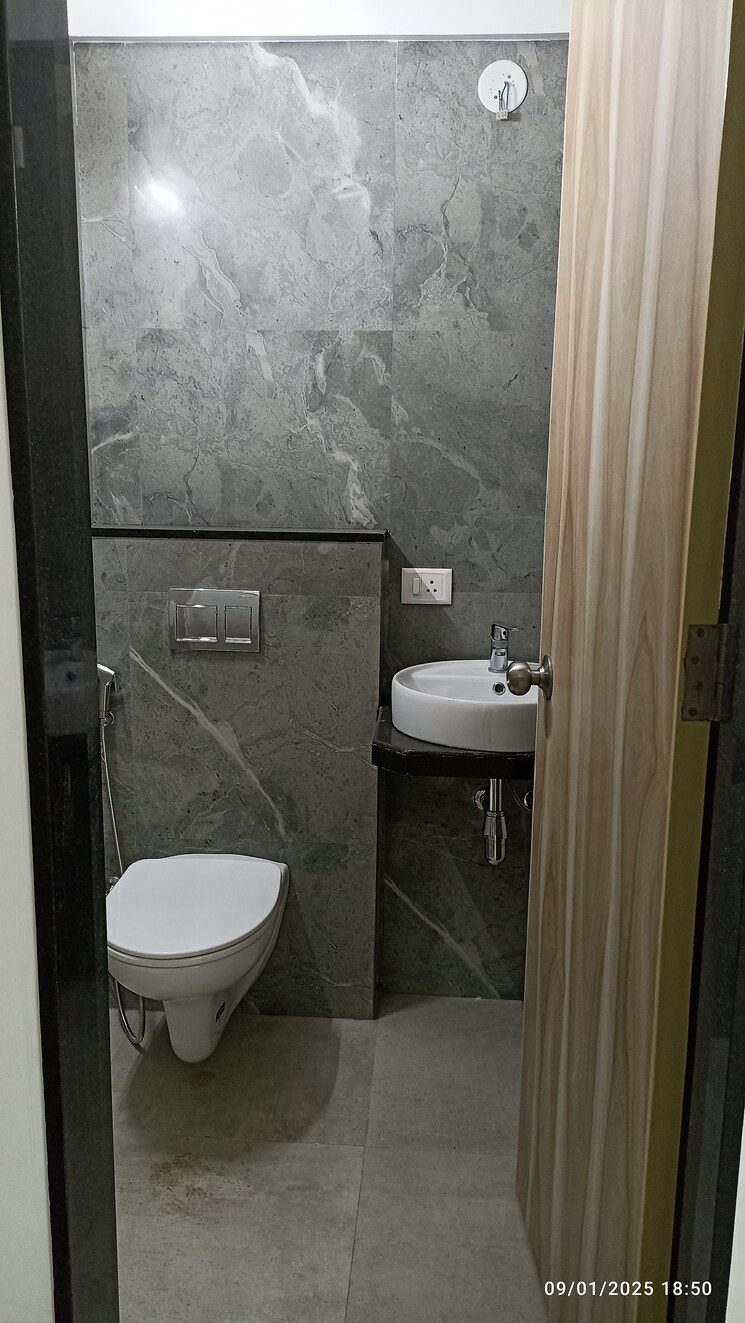 Bathroom, micl-aaradhya-highpark 1 Bedroom 380 Sq.Ft. Apartment In Mira Road Thane 8715378