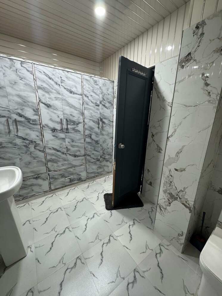 Bathroom, saket 3 Bedroom 4500 Sq.Ft. Builder Floor In Saket Delhi 8715423