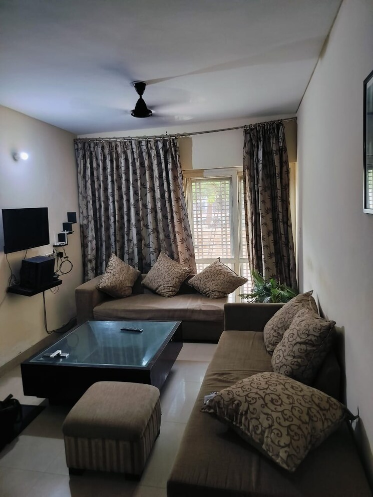 Living Room, sector 83 3 Bedroom 250 Sq.Yd. Apartment In Sector 83 Faridabad 8715428