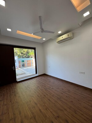 Room in 4 BHK Villa at Saket – for Sale