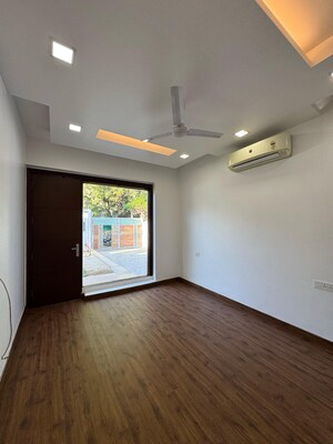 Room in 4 BHK Villa at Saket – for Sale