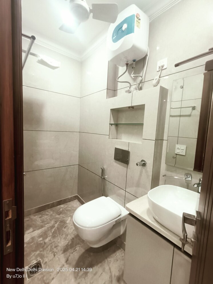 Bathroom, saket 3 Bedroom 1300 Sq.Ft. Builder Floor In Saket Delhi 8715445