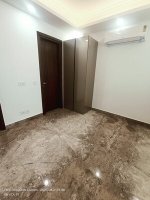 Room in 3 BHK Builder Floor at Saket – for Sale