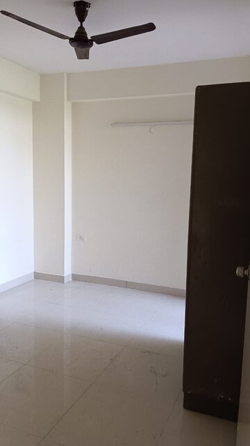 Room in 2 BHK Apartment at Signature Orchard Avenue 2, Sector 93 – for Sale