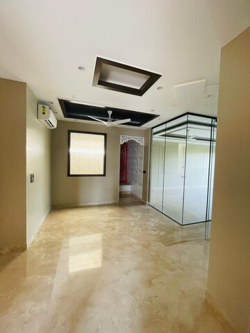 Room in 4 BHK Builder Floor at Saket – for Rent