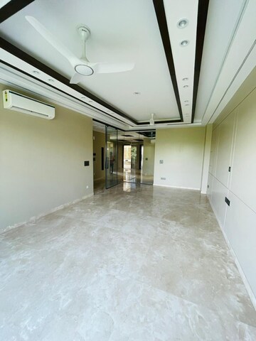 Room in 4 BHK Builder Floor at Saket – for Rent