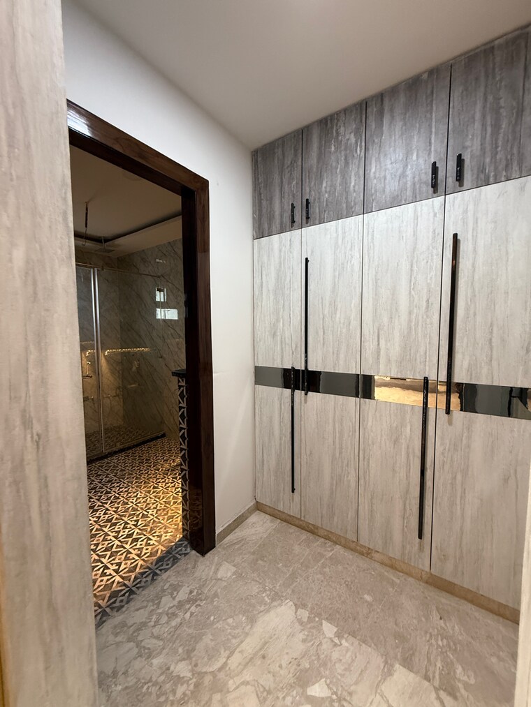 Bathroom, sector 17 4 Bedroom 600 Sq.Yd. Builder Floor In Sector 17 Faridabad 8715493