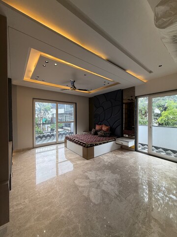 Room in 4 BHK Builder Floor at Sector 17 – for Sale