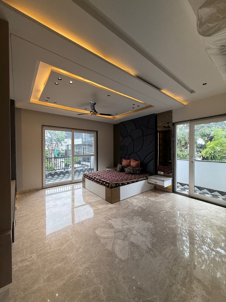 Room, sector 17 4 Bedroom 600 Sq.Yd. Builder Floor In Sector 17 Faridabad 8715493