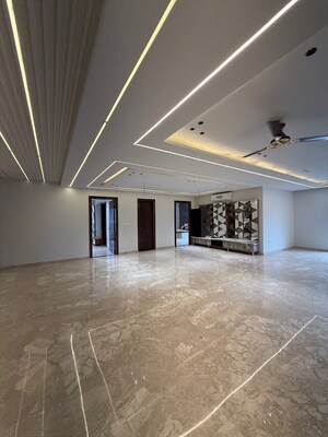 Room in 4 BHK Builder Floor at Sector 17 – for Sale