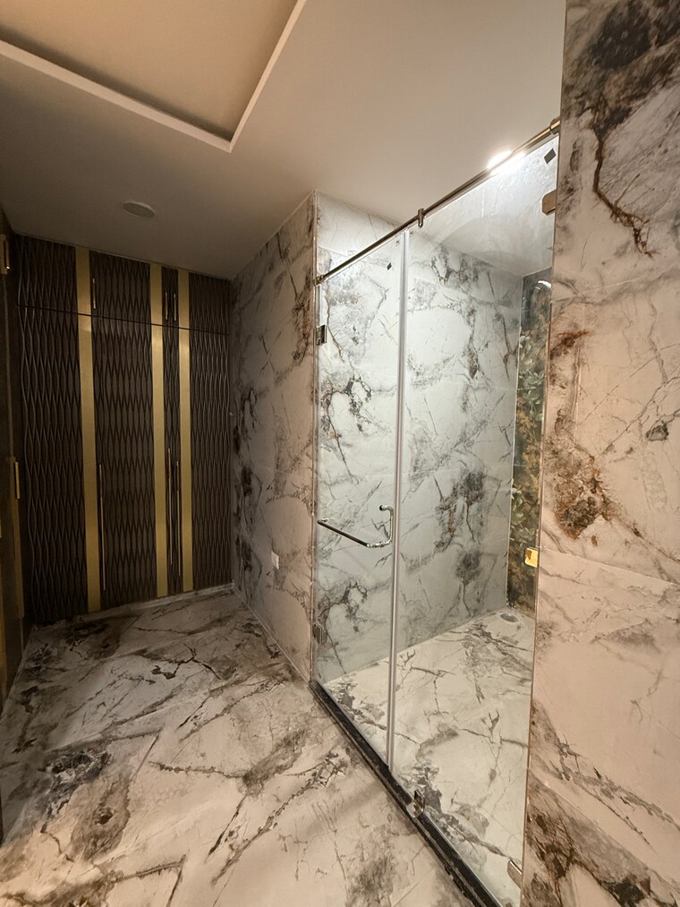 Bathroom, sector 17 4 Bedroom 600 Sq.Yd. Builder Floor In Sector 17 Faridabad 8715493