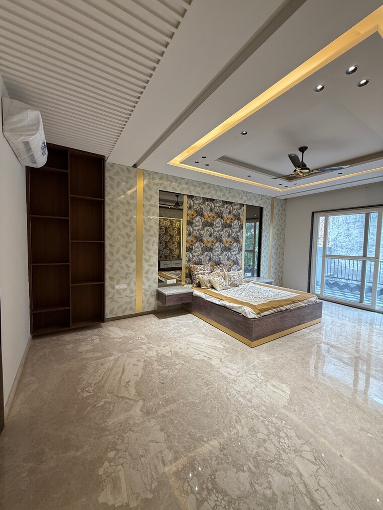 Room, sector 17 4 Bedroom 600 Sq.Yd. Builder Floor In Sector 17 Faridabad 8715493