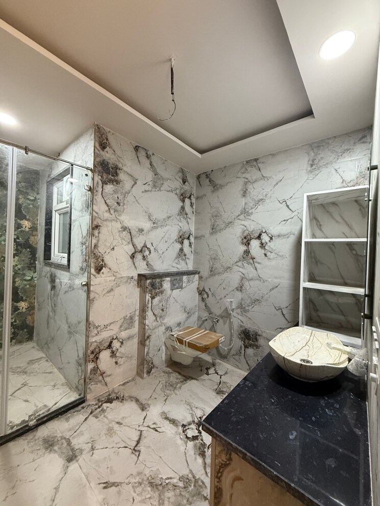 Bathroom, sector 17 4 Bedroom 600 Sq.Yd. Builder Floor In Sector 17 Faridabad 8715493