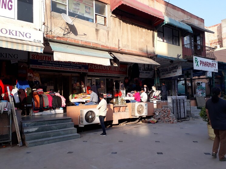  Parking, dlf-the-shopping-mall Commercial Office Space 1000 Sq.Ft. In Sector 26a Gurgaon 8715492